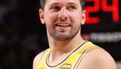 开云官网-东契奇要在西班牙接受两个阶段干细胞治疗，最快预计本周中段归队|斯洛文尼亚|哈维尔-帕蒂尼奥|卢卡-东契奇|卢卡·东契奇|皇家马德里_新浪体育_新浪新闻